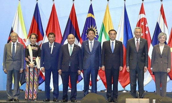Thủ tướng Nguyễn Xuân Phúc kết thúc tốt đẹp chuyến tham dự Hội nghị cấp cao ASEAN 33 và các hội nghị cấp cao liên quan